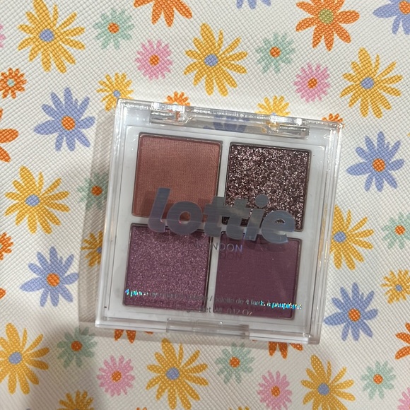 Eyeshadow Palette Mauve Colors - Picture 3 of 3